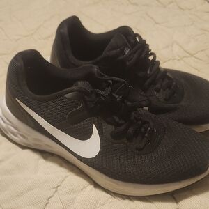 Nike Black Mesh Running Shoes with White Swoosh. Size 8 Women's